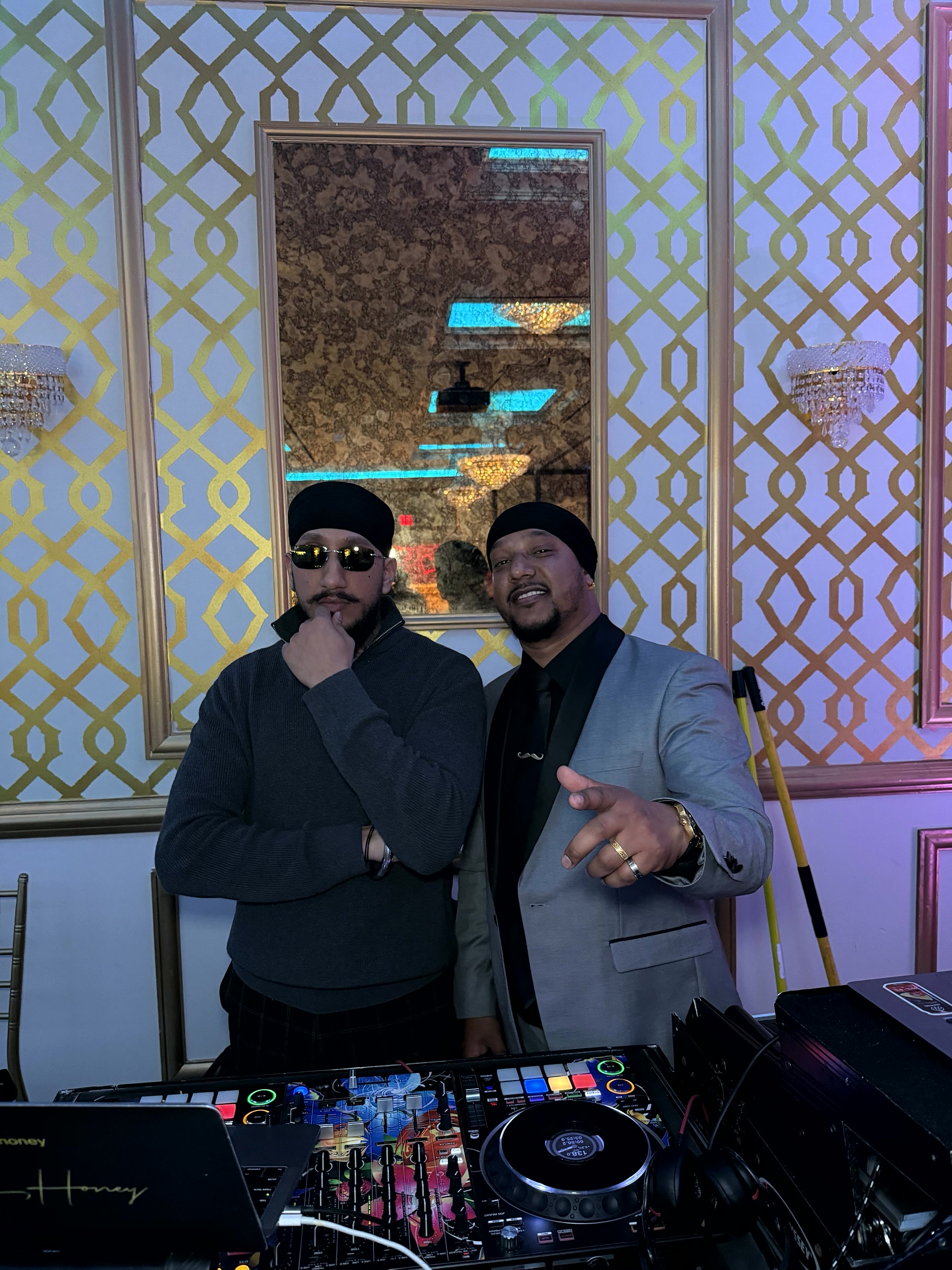 DJs